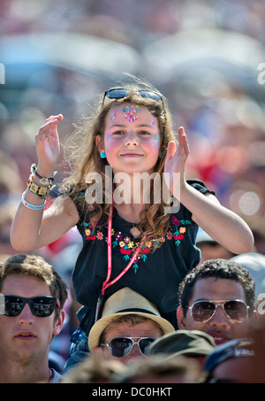 Glastonbury Festival 2013 - Fans bei der Aufführung von Noah und der Wal auf der anderen Bühne. Stockfoto