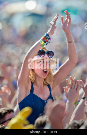 Glastonbury Festival 2013 - Fans bei der Aufführung von Noah und der Wal auf der anderen Bühne. Stockfoto