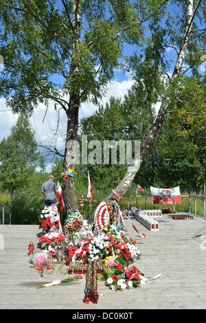 Die Website des Flugzeugabsturzes in Smolensk, Russland, 2. August 2013. Am 10. April 2010 stürzt ein Flugzeug der polnischen Luftstreitkräfte des polnischen Präsidenten, seine Frau und 94 weitere Menschen, die auf dem Weg zu einer Zeremonie zum Gedenken an das Massaker von Kary waren zu töten. Foto: UWE ZUCCHI Stockfoto