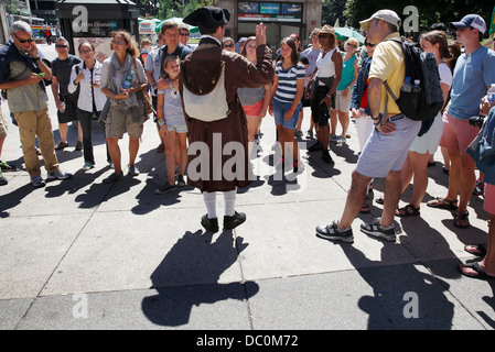 Reiseleiter in kolonialen Kostüm auf dem Freedom Trail in Park Square, Boston, Massachusetts Stockfoto