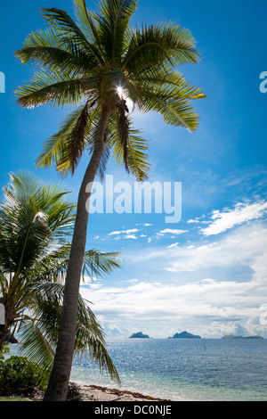 Mana Island, Fidschi. Atemberaubende Aussicht auf das Meer von diesem tropischen Paradies im Südpazifik. Stockfoto