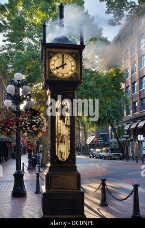 Dampfuhr in Gastown Vancouver BC Kanada um 08:00 morgens mit Sonnenlicht Stockfoto