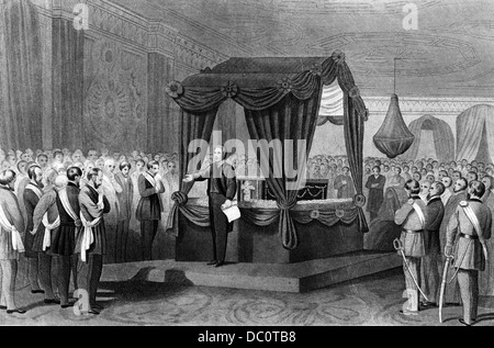 1860ER JAHREN APRIL 1865 BESTATTUNGSRITEN FÜR PRÄSIDENT ABRAHAM LINCOLN SARG LIEGEND IN EINEM KATAFALK IM EAST ROOM DES WEIßEN HAUSES Stockfoto