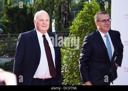 Berlin, Deutschland. 06. August, 2013.Uli Hoeneß - Präsident, FC Bayern München - auf dem roten Teppich bei der Feier der DFB und die DFL auf den 50. Jahrestag der deutschen Fußball-Bundesliga-Stiftung in Berlin. Bildnachweis: Reynaldo Chaib Paganelli/Alamy Live-Nachrichten Stockfoto