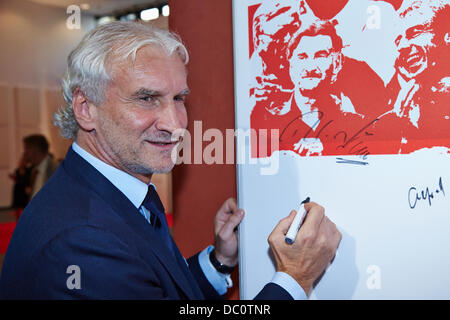 Berlin, Deutschland. 06. August, 2013.Rudi Völler - Sportdirektor, Bayer 04 Leverkusen - auf dem roten Teppich bei der Feier der DFB und die DFL auf den 50. Jahrestag der deutschen Fußball-Bundesliga-Stiftung in Berlin. Bildnachweis: Reynaldo Chaib Paganelli/Alamy Live-Nachrichten Stockfoto