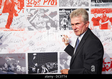 Berlin, Deutschland. 06. August, 2013.Jupp Heynckes - Legende, einschließlich Welt-Champion-Trainer im Jahr 1974 und FC Bayern München, Borussia Mönchengladbach - auf dem roten Teppich bei der Feier der DFB und die DFL auf den 50. Jahrestag der deutschen Fußball-Bundesliga-Stiftung in Berlin. Bildnachweis: Reynaldo Chaib Paganelli/Alamy Live-Nachrichten Stockfoto