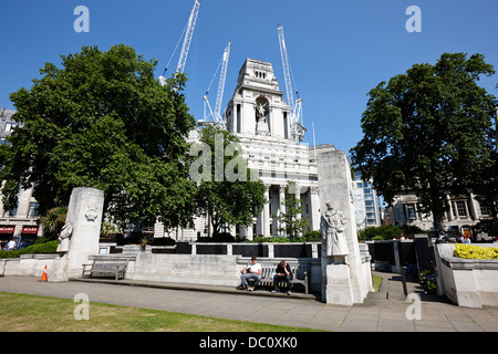 Tower Hill Handelsmarine Krieg Denkmal Platz Dreifaltigkeit Gärten London England uk Stockfoto