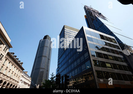 Blick entlang Bishopsgate in Richtung Tower 42 früher Natwest Tower London England uk Stockfoto