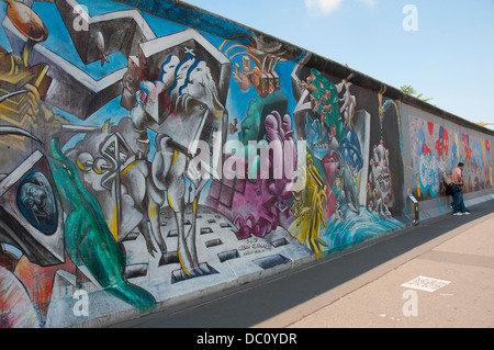 Deutschland Berlin. Friedrichshain-Kreuzberg. East Side Gallery längsten verbleibenden Stück der Berliner Mauer. Wandmalereien. (Redaktion Stockfoto