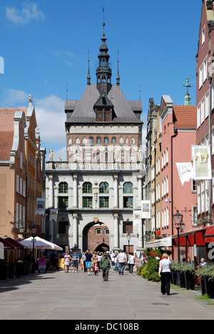 Historische Altstadt von Danzig mit dem Goldenen Tor in der langen Gasse. Stockfoto