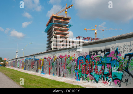 Deutschland, Berlin. Friedrichshain-Kreuzberg. East Side Gallery Wandbild. Graffiti. (Nur für redaktionelle Nutzung) Stockfoto