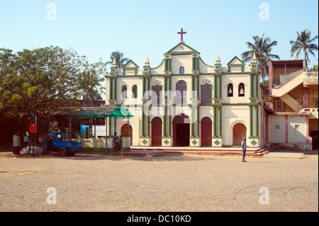 Fassade unserer lieben Frau vom Meer Kirche, Daman, Indien Stockfoto