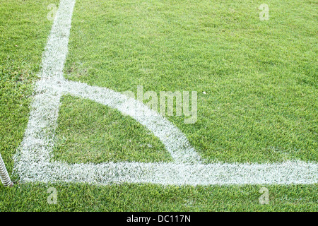 Fußball (Fußball) Feld Ecke mit weißen Flecken Stockfoto