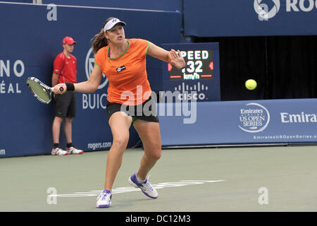 Toronto, Ontario, Kanada. 6. August 2013. Toronto, Ontario, Kanada, 6. August 2013. Alisa Kleybanova (RUS) in Aktion gegen Eugenie Bouchard (CAN) in ersten Runde Aktion während der WTA Rogers Cup im Rexall Centre in Toronto, Ontario, Kanada am 6. August. Bouchard gewann 6-3, 6-1.Gerry Angus/CSM/Alamy Live News Stockfoto