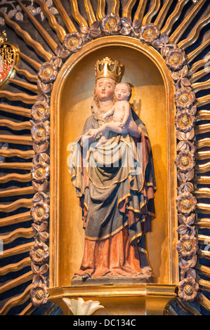 Europa, Deutschland, Bayern, Regensberg, St.-Petri Dom, Madonna Skulptur. Stockfoto