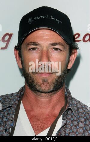 Los Angeles, Kalifornien, USA. 6. August 2013. Luke Perry besucht '' Red Wing'' Los Angeles Premiere am 6. August 2013 im Harmony Gold Theatre in Los Angeles, CA USA. Bildnachweis: TLeopold/Globe Photos/ZUMAPRESS.com/Alamy Live-Nachrichten Stockfoto