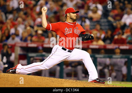 Anaheim, Kalifornien, USA. 6. August 2013. 6. August 2013 Anaheim, Kalifornien: Los Angeles Angels Entlastung Krug Kevin Jepsen (40) Stellplätze während der Major League Baseball-Spiel zwischen den Texas Rangers und die Los Angeles Angels im Angel Stadium am 6. August 2013 in Anaheim, Kalifornien. Rob Carmell/CSM/Alamy Live-Nachrichten Stockfoto