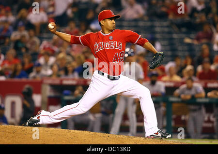 Anaheim, Kalifornien, USA. 6. August 2013. 6. August 2013 Anaheim, Kalifornien: Los Angeles Angels Entlastung Krug Ernesto Frieri (49) Stellplätze während der Major League Baseball-Spiel zwischen den Texas Rangers und die Los Angeles Angels im Angel Stadium am 6. August 2013 in Anaheim, Kalifornien. Rob Carmell/CSM/Alamy Live-Nachrichten Stockfoto