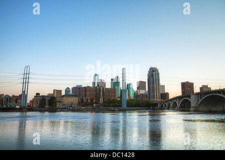 Die Innenstadt von Minneapolis, Minnesota in den Abend Stockfoto