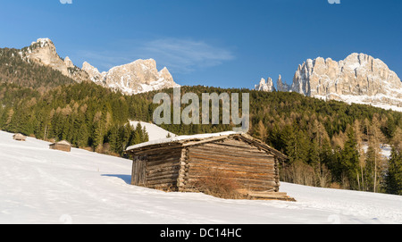 Italien, Südtirol. Rosengarten (Rosengarten) reichen in den Dolomiten. Tschamin Rollen, die Vajolet Türme und Laurin Zauberstab. Stockfoto