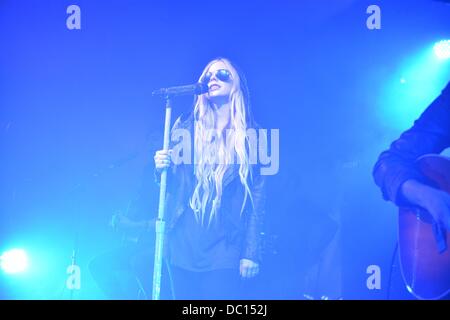 Hong Kong, China. 5. August 2013. Sängerin Avril Lavigne führt bei ihrem Konzert in Hong Kong, China auf Montag, 5. August 2013. © TopPhoto/Alamy Live-Nachrichten Stockfoto