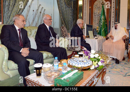 Mekka, Mekka, Saudi-Arabien. 6. August 2013. Der palästinensische Präsident Mahmoud Abbas (Abu Mazen) trifft sich mit König Abdullah bin Abdul Aziz Al Saud in Mekka, auf Kredit-6. August 2013: Thaer Ganaim/APA Images/ZUMAPRESS.com/Alamy Live News Stockfoto