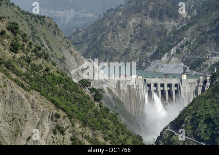 Baglihar Verdammung auf Chenab Fluß. Bekannt als Baglihar hydroelektrische Energieprojekt, Jammu & Kaschmir, Indien Stockfoto