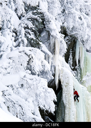 Klettern auf einem gefrorenen Wasserfall in Rjukan, Norwegen Europa Stockfoto
