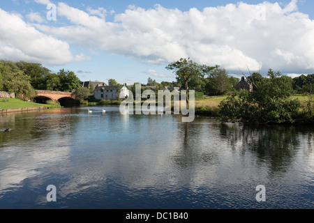 Der Fluß Teith durchzogen Callander, in die Trossachs, Schottland. Stockfoto