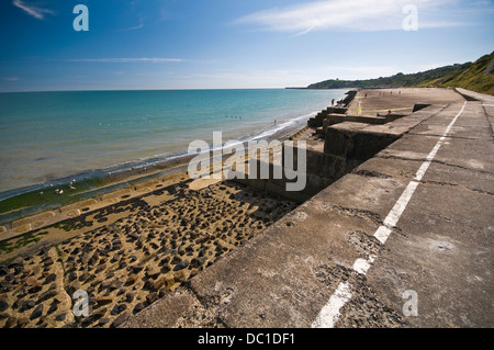 Meer-Abwehr und alte Militäranlagen in The Warren in der Nähe von Folkstone, Kent, UK Stockfoto