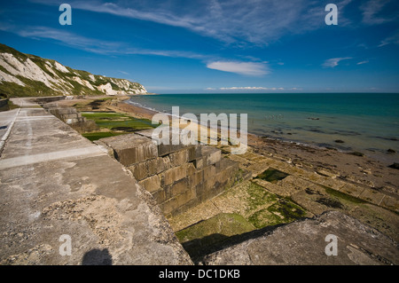 Meer-Abwehr und alte Militäranlagen in The Warren in der Nähe von Folkstone, Kent, UK Stockfoto