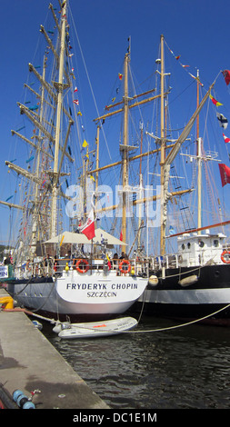 Segelschiffe mit abgesenkten Segeln in Stettin angedockt. Tall Ship Races 2013 Stockfoto