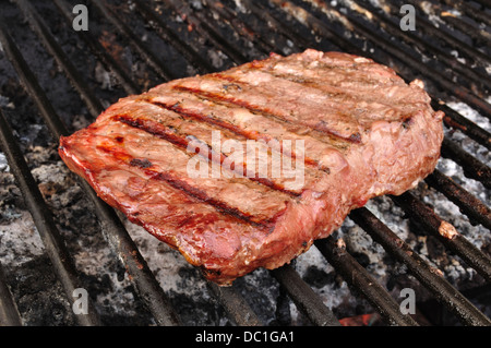 Steak auf einem Grill Stockfoto