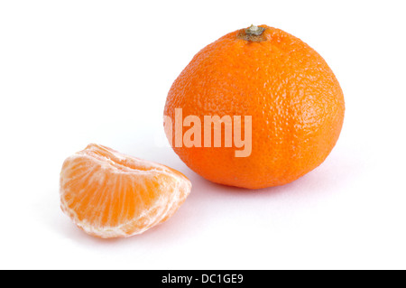 Mandarine / Clementine auf weißem Hintergrund Stockfoto
