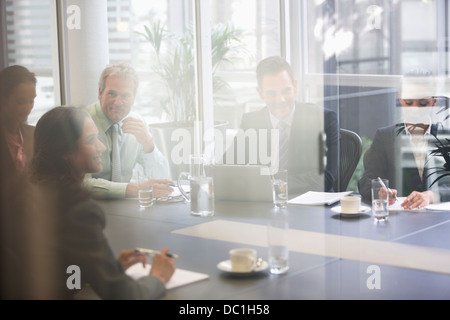 Geschäftsleute treffen im Konferenzraum Stockfoto