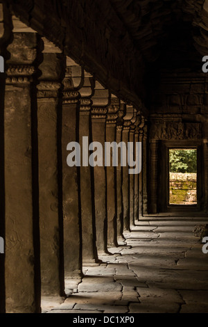 Kolonnade im Ta Prohm Tempel Ruinen am Angkor Wat, Siem Reap, Kambodscha Stockfoto