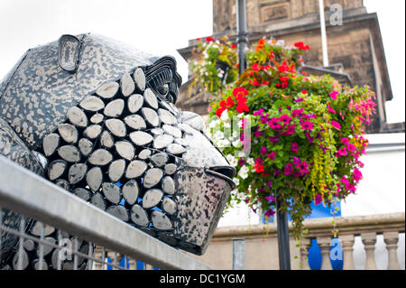 Gorilla Metall Skulpturen von britischen Eisenhütte auf dem Display an Shrewsbury Flower Show Shropshire Stockfoto