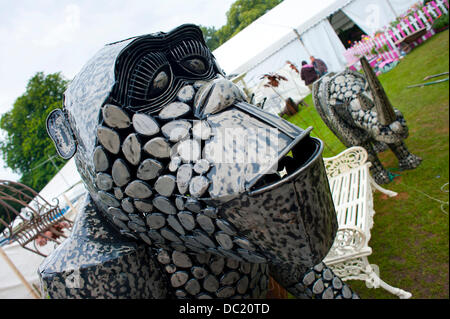 Gorilla Metall Skulpturen von britischen Eisenhütte auf dem Display an Shrewsbury Flower Show Shropshire Stockfoto