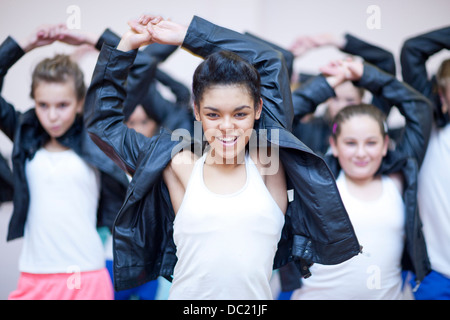 Gruppe von Jugendlichen tanzen hip Hop im studio Stockfoto