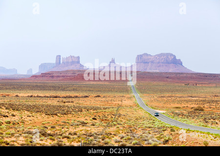 Blick auf Monument Valley, Blick nach Süden auf uns 163, Utah, USA Stockfoto