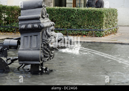 Schweiz, Basel. Tinguely Brunnen, von dem Künstler Jean Tinguely. Mechanische Arbeiten Brunnen Skulptur. Stockfoto