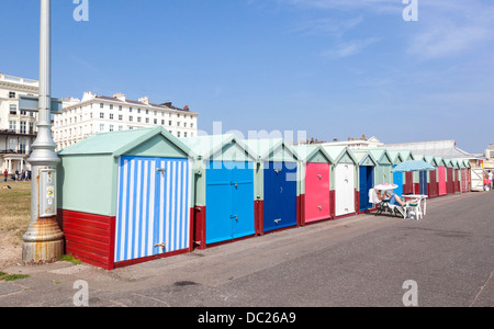 Zeile der Strand Hütten, Brighton, England, UK Stockfoto