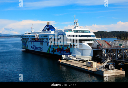 BC-Fähre Swartz Bay Ferry angedockt Stockfoto