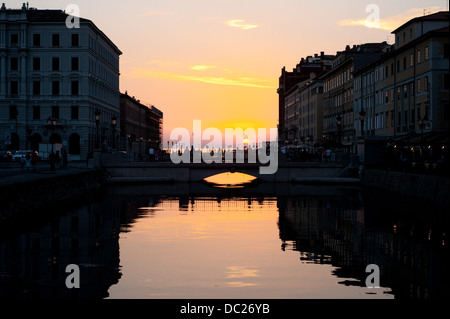 Der berühmten Canal Grande in Triest bei Sonnenuntergang Stockfoto