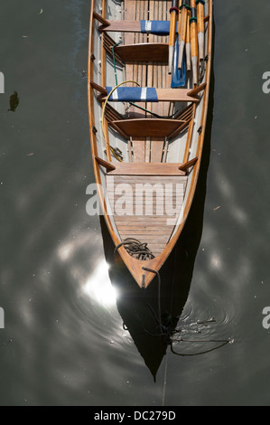 Luftaufnahme des hölzernen Ruderboot auf der Themse bei Richmond upon Thames Surrey London UK Stockfoto