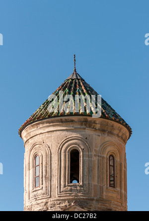 Nahaufnahme des Glockenturms in Gelati Kloster in der Nähe von Kutaissi, Georgien Stockfoto