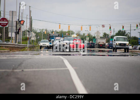 Concord, North Carolina, USA. 7. August 2013. Der 2013 Parade der macht seinen Weg nach unten Bruton Smith Blvd in Concord, North Carolina auf Mittwoch, 7. August 2013. Die Veranstaltung wird gesponsert von Charlotte Motor Speedway und eine jährliche Kick-off der Herbst-Saison im Bereich geworden. Bildnachweis: Christopher Kimball/Alamy Live-Nachrichten Stockfoto