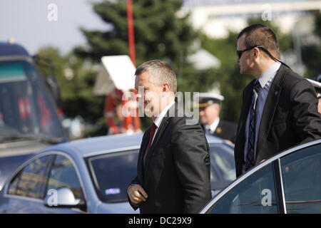 Gdynia, Polen 7. August 2013 polnische Minister der Verteidigung Tomasz Siemoniak besucht japanischen Self Defence Marine Schiff JMSDF Kashima in Gdynia Port Credit: Michal Fludra/Alamy Live News Stockfoto