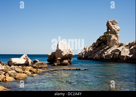 Blick auf die weißen Felsen der Sugiton Calanque in Marseille Stockfoto