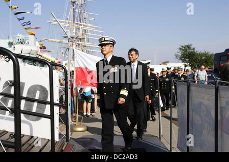 Gdynia, Polen 7. August 2013 polnische Minister der Verteidigung Tomasz Siemoniak besucht japanischen Self Defence Marine Schiff JMSDF Kashima in Gdynia Port Credit: Michal Fludra/Alamy Live News Stockfoto